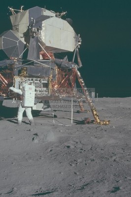 APOLLO 11 EVA SCENE ON SEA OF TRANQUILITY ASTRONAUT AT WORK 4X6 PHOTO