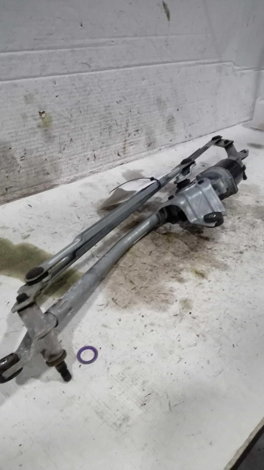 Motor de limpiaparabrisas usado para: camioneta Chevrolet Silverado 2500 2016 grado A Foto 2 de 4