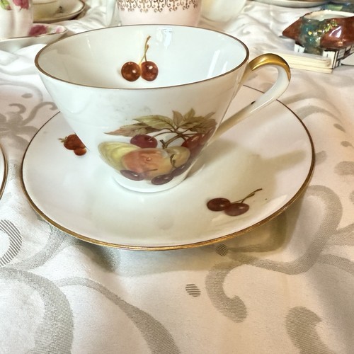 Seltmann Weiden W Germany- Set of 2 Fruit & Nut Cup & Saucer - Picture 2 of 8