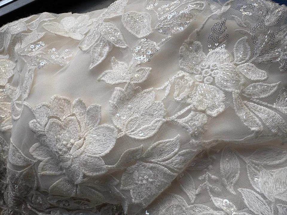 Свадебное платье Allure Bridals A1212 размер 12 кружевное - Изображение 4 из 4