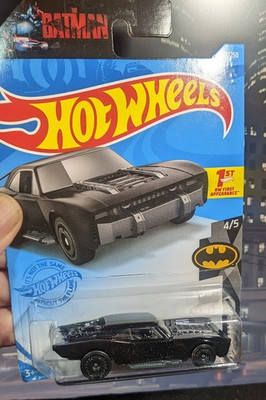 Batman Batmobile Hot Wheels. Wie abgebildet. KAUFEN SIE EINEN ERHALTEN SIE EINEN GRATIS. Geschenk verpackt.
