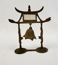 Mid-Century Vintage Ornate Brass Decorative Display Stand Oriental Theme Motif