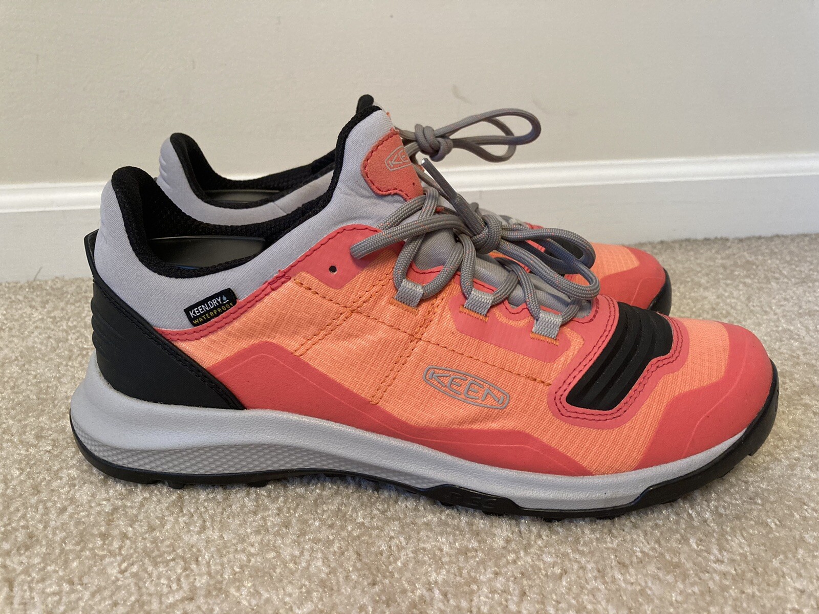 Scarpe da trekking impermeabili Keen da donna Tempo Flex taglia 9 5 arancioni