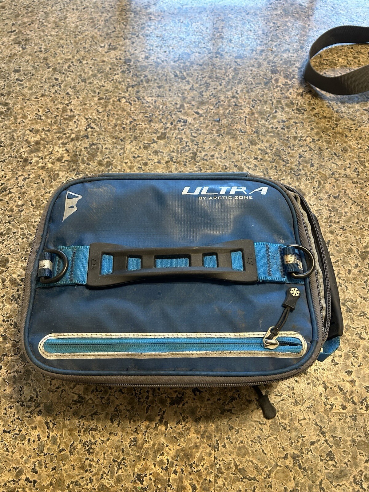 With 3-in-1 Bento Containers In Blue