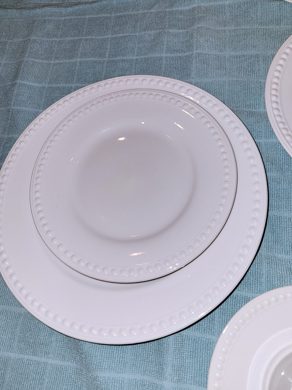 Embossed Pearl 5-piece Place Setting, White Porcelain, NEW