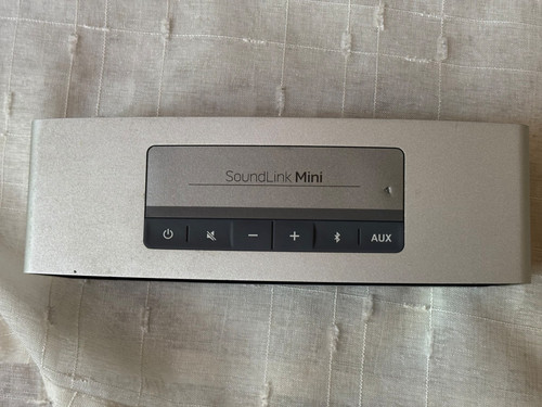 *PARTS/REPAIR* Bose SoundLink Mini Bluetooth Speaker  (NOT CHARGING)