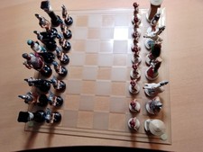 Antikes Schachspiel mit handbemalten Zinnfiguren