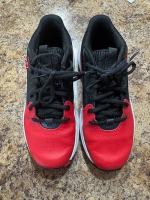 Under Armour Kids' Lockdown 7 Basketball Shoe Big Kid Size 5 - Only worn in Gym.