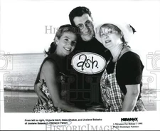 1995 Press Photo Victoria Abril and the cast of the film "French Twist"