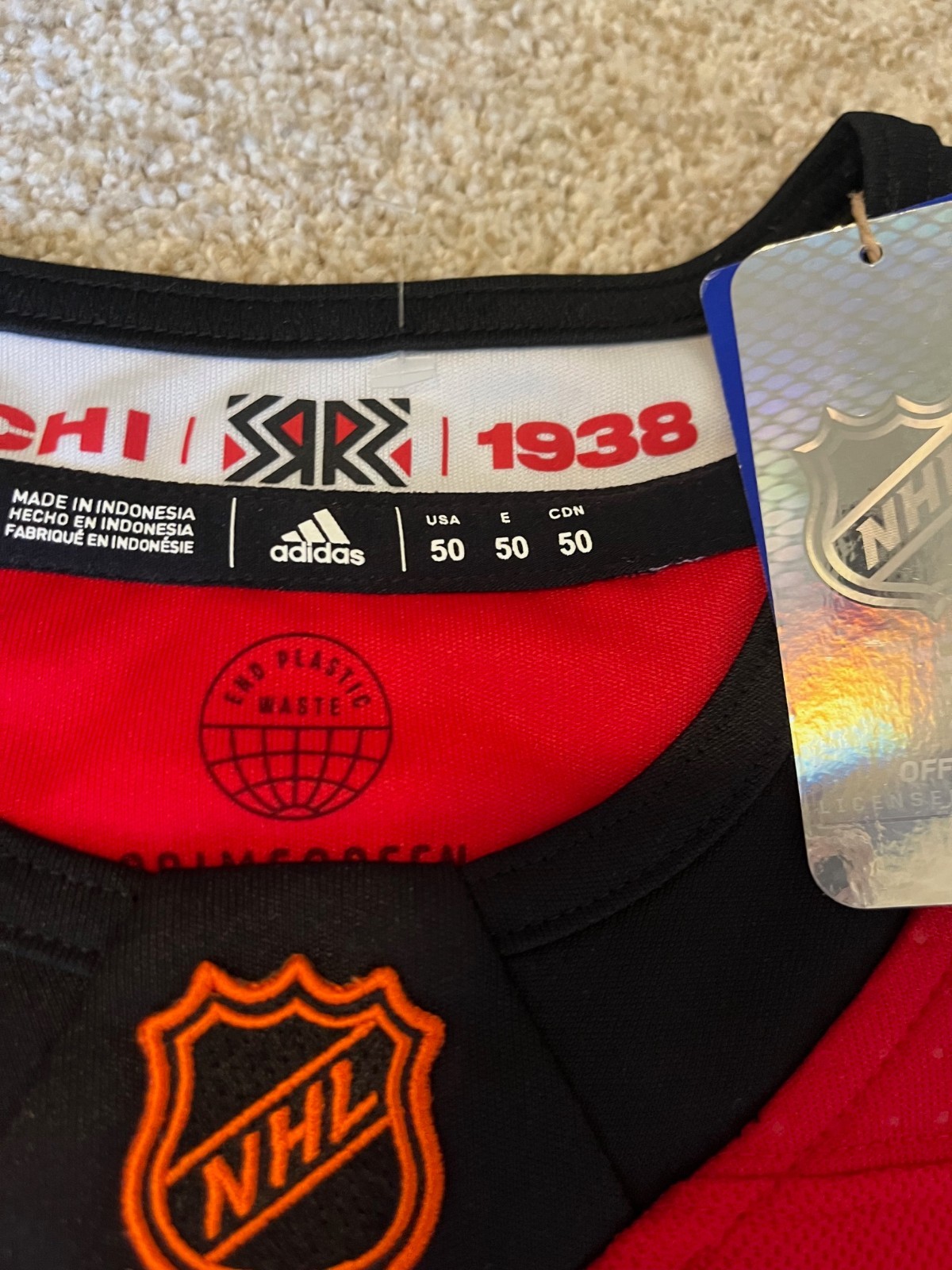 Kirby Dach #77 Chicago Blackhawks NHL Adidas Jersey Size 50 (M) NWT's thumbnail 3