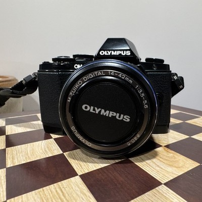 Olympus OM-D E-M10 16MP Mirrorless Camera w/ 14-42mm f/3.5-5.6 Black