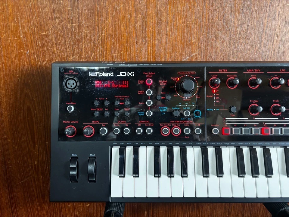 Roland JD-Xi Analog/Digital Synthesizer with Vocoder w/ gig bag - Image 3 of 4