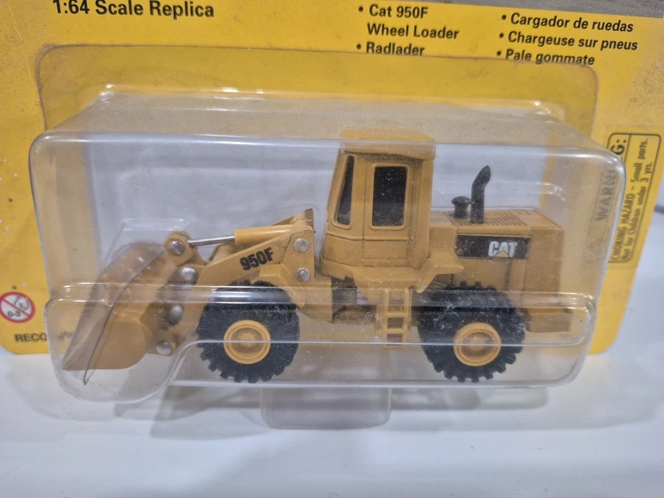 Vintage 1998 Norscot CAT 950F Wheel Loader 1:64 Scale Die Cast B36 - Image 2 of 2