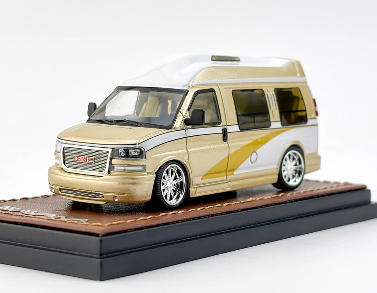 GOC 1:64 Gold GMC Savana Cutaway Van MPV RV Model Diecast Collect