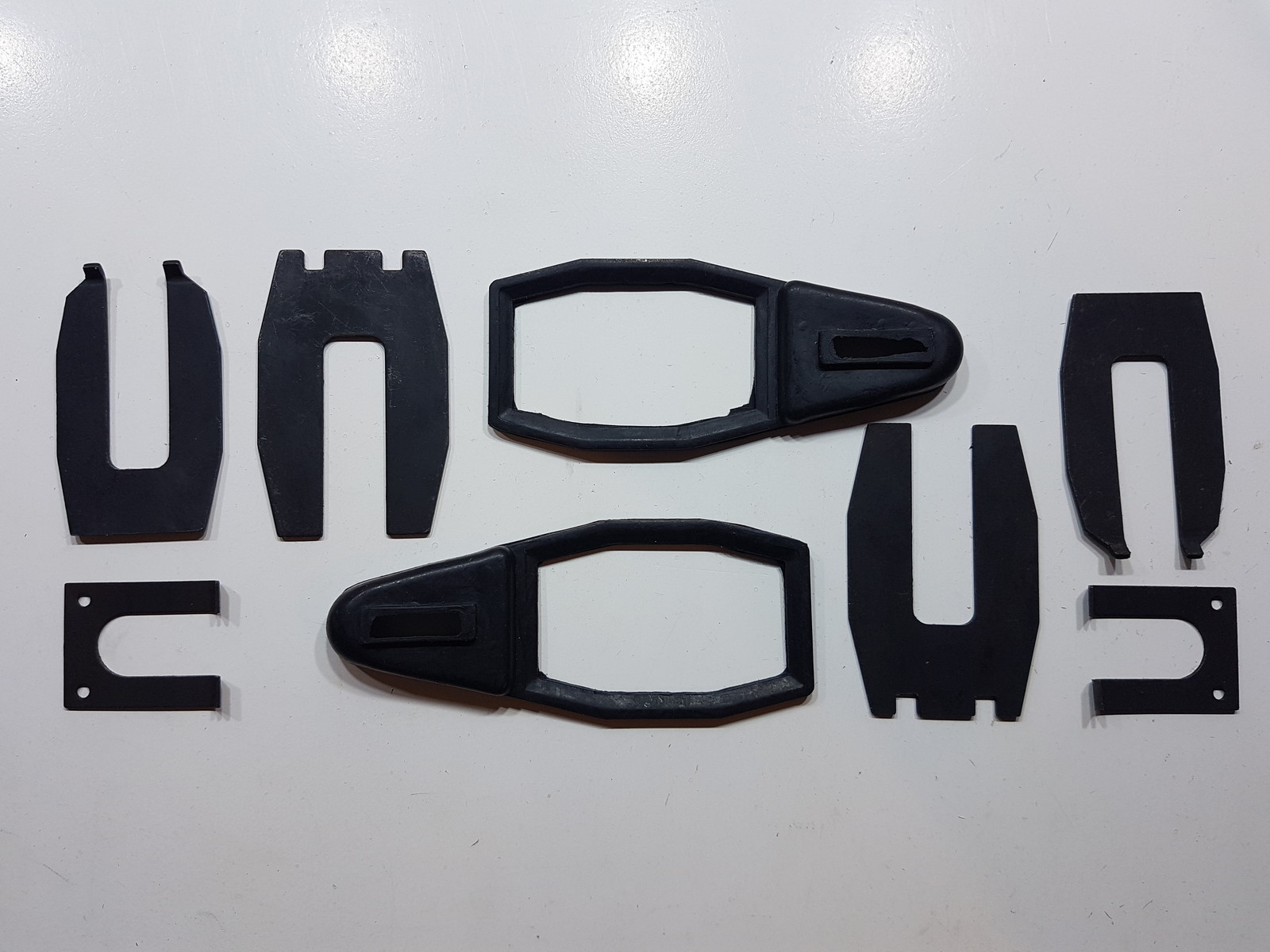 REAR BRAKE WHEEL CYLINDER RUBBERS FORD MK2 ZEPHYR ZODIAC CONSUL CLIP