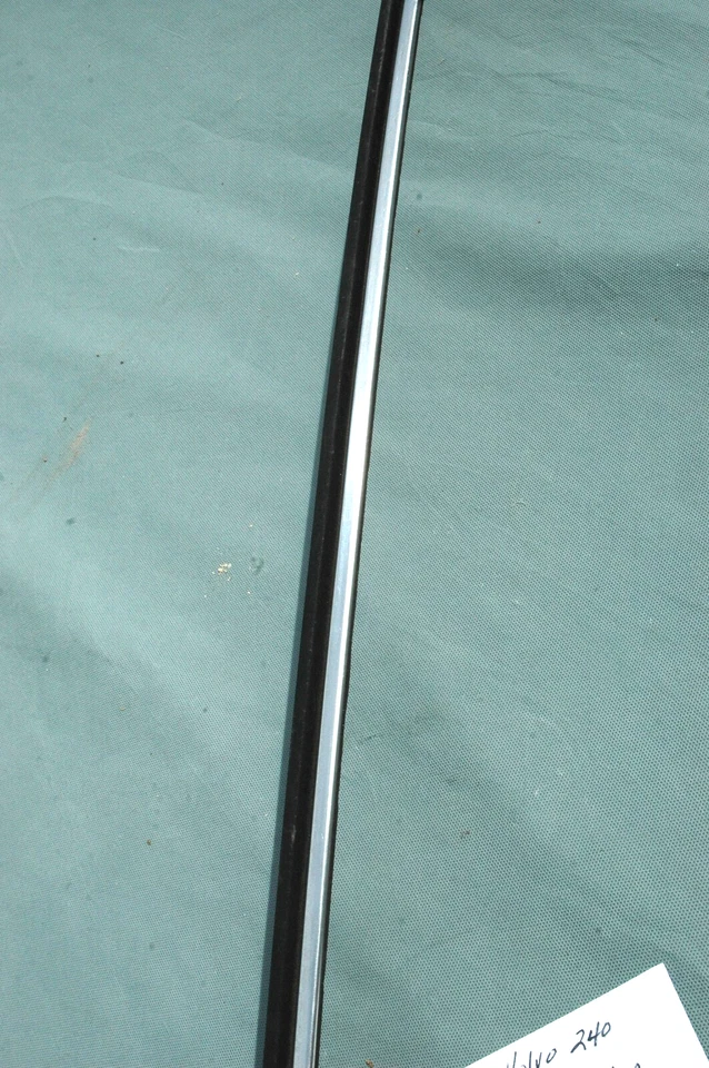 Volvo 240 1986-1993 sedán maletero moldura de impacto/tira de frotamiento OEM Foto 2 de 4