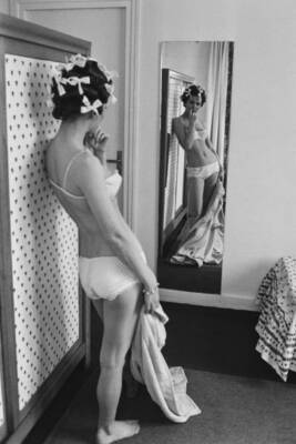 French actress Irina Demick at her home in Paris on April 24 1962 Old Photo 3