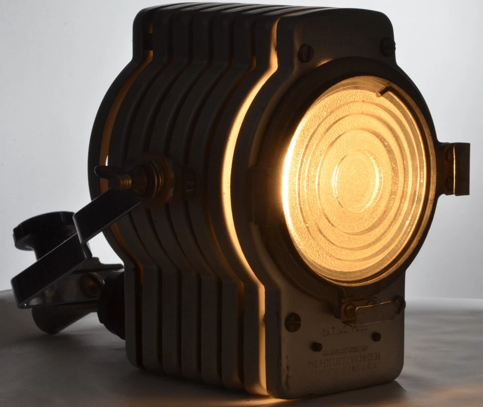 The Photogenic Machine Co. Minispot # 7800 Vintage Fresnel Spot w/lamp & snoot - Image 4 of 4