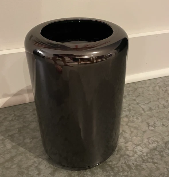 Late 2013 Apple Mac Pro A1481 - 3.0 GHz 8-Core 32GB RAM 512GB - Image 2 of 4