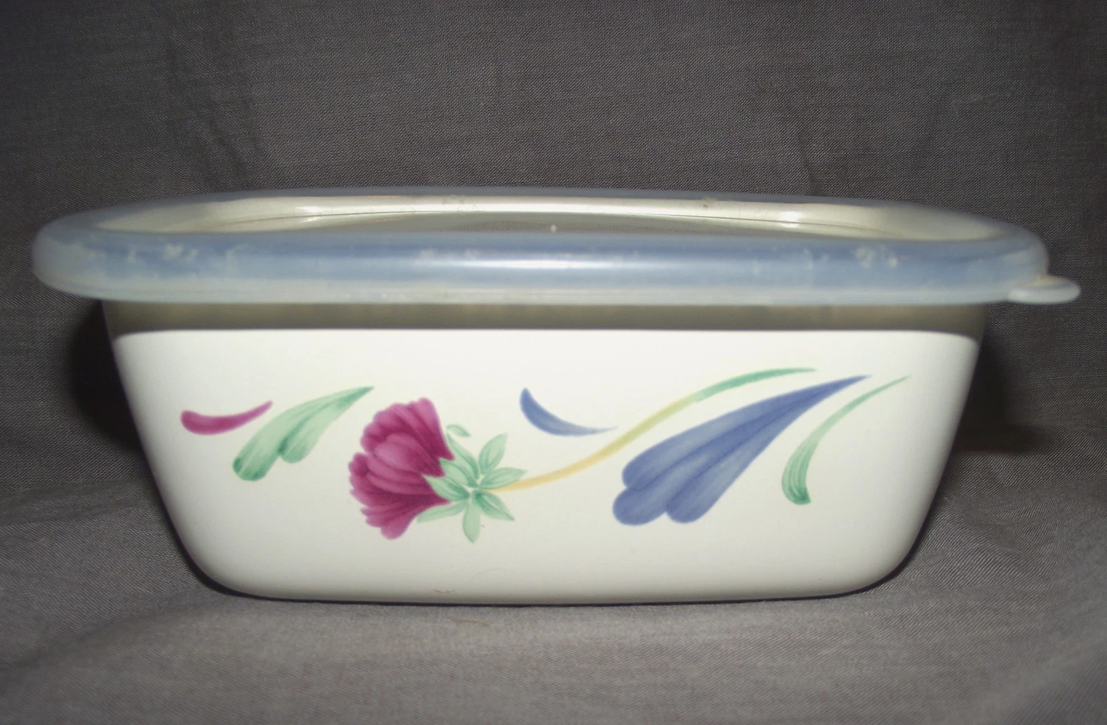 Lenox Poppies on Blue Small Rectangle Metal Baker/Loaf Pan with Plastic Lid