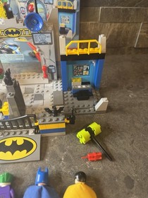 Lego Juniors DC Super Heroes Batman Defend the Batcave 10672 Complete W/Minifigs