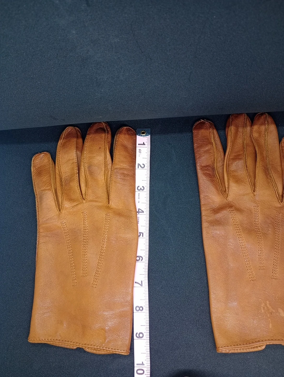 Gants en cuir Christian Dior   Un bouton