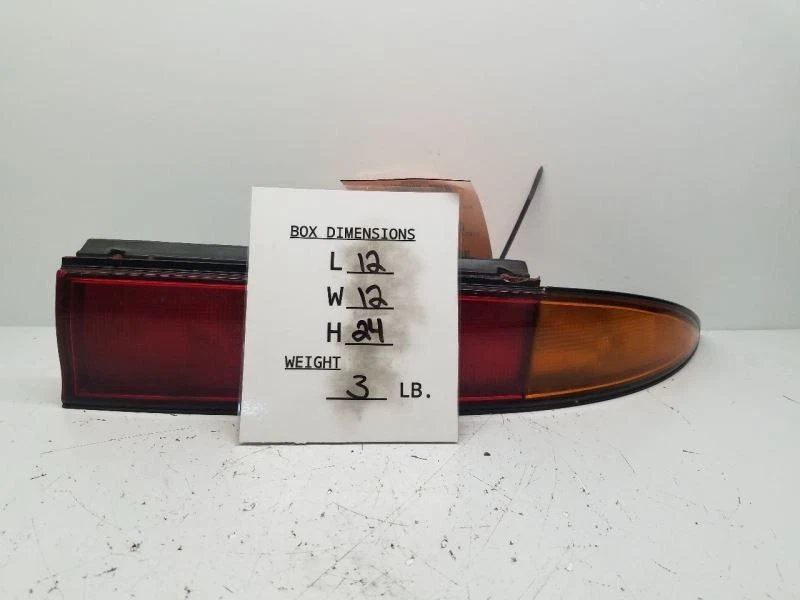 Luz trasera de pasajero a través de 12/93 para 93-94 Infiniti J30 3944 Foto 3 de 4