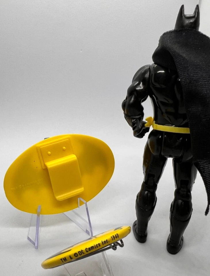 Clip de cinturón ToyBiz Batman 1989 + prendedor con logotipo de murciélago accesorio de película DC de colección Foto 2 de 2