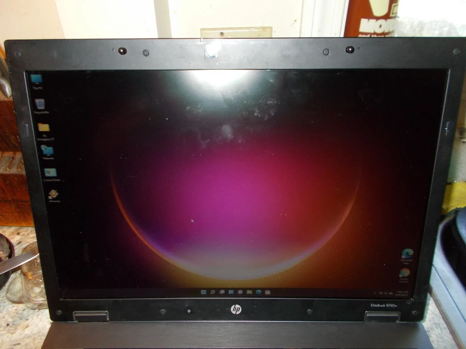 Estación de trabajo móvil HP Elitebook 8740w Foto 3 de 4