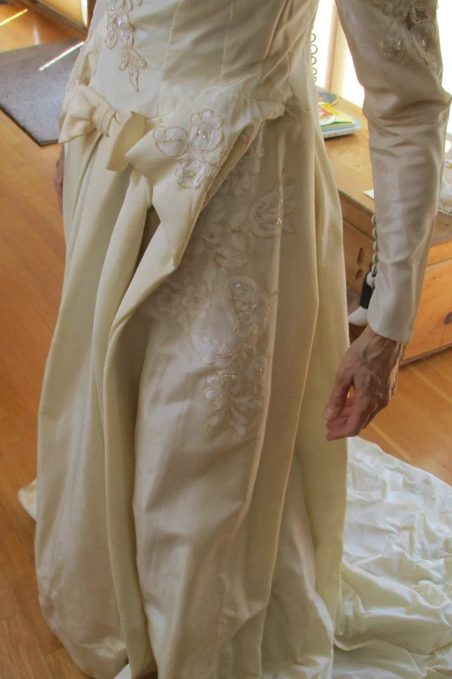 Vtg 1960 Ivory Cream Lace & Beads Embroidered Wedding Dress and Veil XS - Image 4 of 4