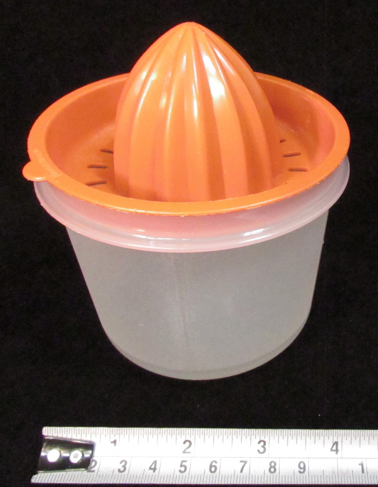 Tupperware Orange Citrus JUICER REAMER with MEASURING CUP 408-12 & 1493-15