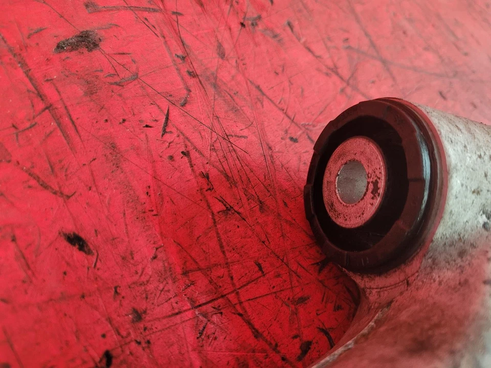 LOTUS EXIGE LOWER CONTROL ARM REAR DRIVER SIDE OFFSIDE RH 2017 3.5L PETROL - image 3 of 4