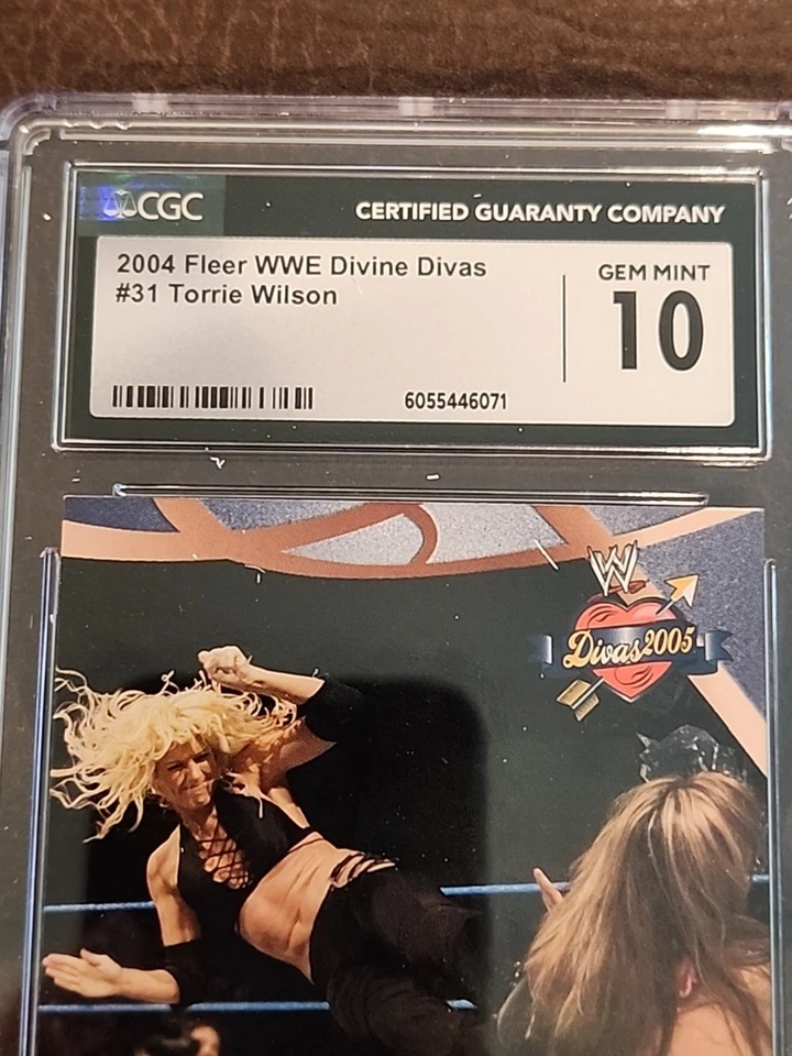 Torrie Wilson CGC 10 2004 Fleer WWE Divine Divas 31 GEMA 💎 WWF Diva Salón de la Fama Foto 4 de 4