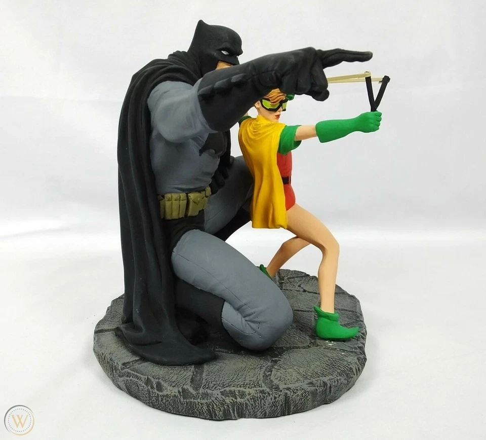 DC DIRECT BATMAN & ROBIN: EL CABALLERO OSCURO ATACA DE NUEVO ESTATUA #908 FRANK MILLER Foto 3 de 4