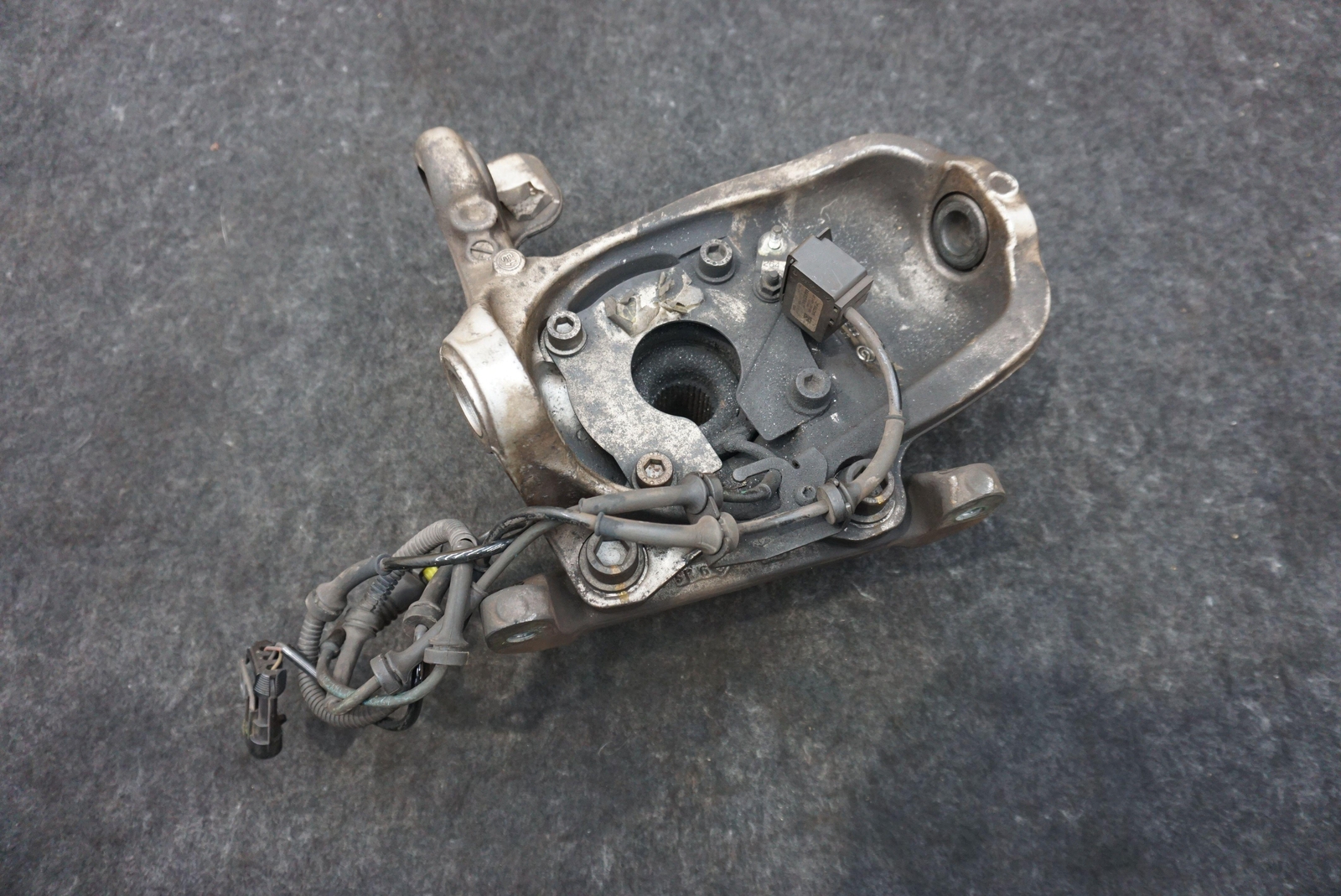 Front Left Spindle Knuckle Hub Bearing 242606 Maserati Granturismo M145 2011-19