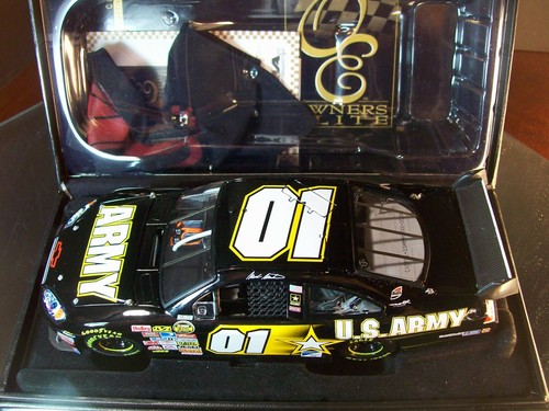 Mark Martin #01 U.S. ARMY 2007 Chevrolet Impala COT Elite 1:24 2,007 DIN #48 - Picture 7 of 12