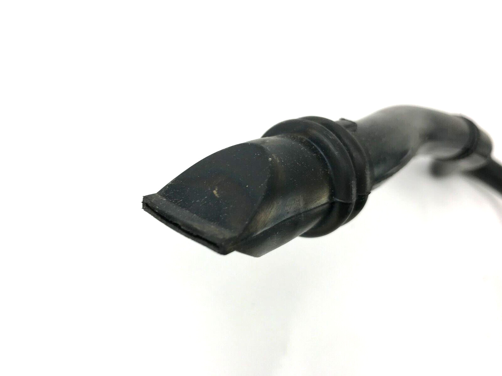 New 2017 2018 2019 2020 Maserati Levante UNDERWINDSCREEN WATER DRAIN RESERVOIR