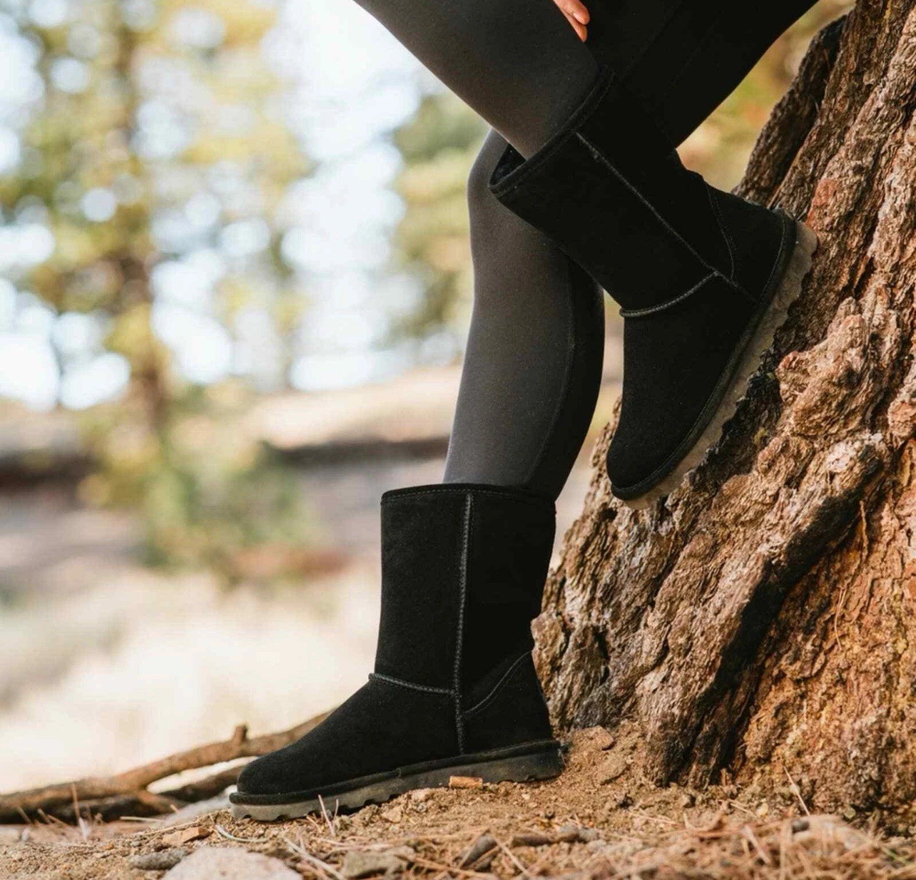 Bearpaw Emma short boots, Black Size 7, Sheepskin Suede