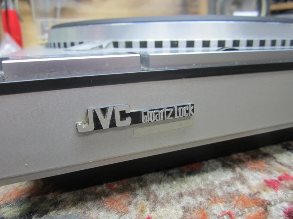JVC QL-A5R QUARTZ LOCK DIRECT DRIVE AUTO RETURN  TURNTABLE - Image 2 of 4