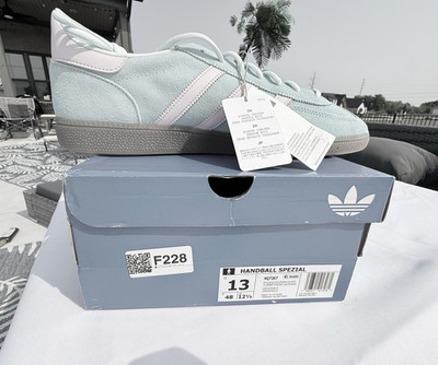 adidas Handball Spezial Men s Low Top Lace-Up Sneaker Pulse Aqua HQ7267linepink