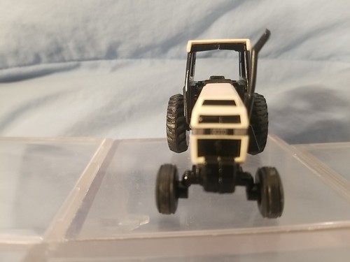 ERTL Die Cast Vintage Toy Tractor Case 2594 with Cab White Color 1:64 Scale - Picture 2 of 6