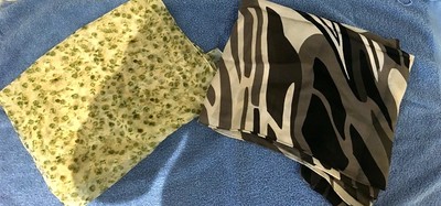 Lot De 2 Foulards Vintage - Motif Zèbre Et Fleur - Soie Probable - Dimensions Différentes - Occasion Peu Porté