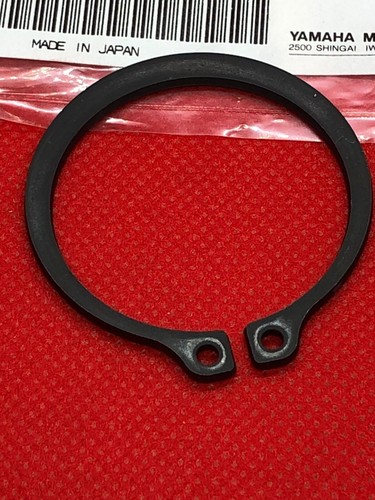 XJ550 FZ600 XJ600 XJ600S DIVERSION New Genuine Yamaha Clutch Circlip 99009-40400 - Picture 3 of 6
