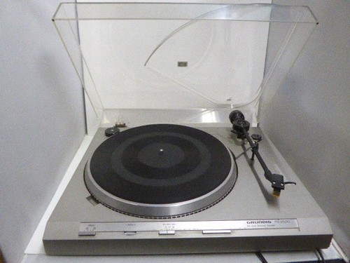 Plattenspieler Grundig PS 2500 Antriebsriemen defekt.