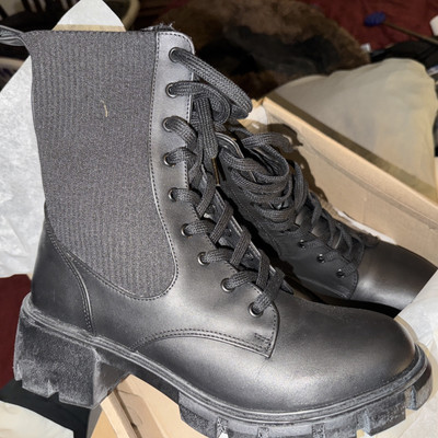 Slightly Used, In Box Steve Madden Leather  Boots Size 10 (HUNT03S1017100) 