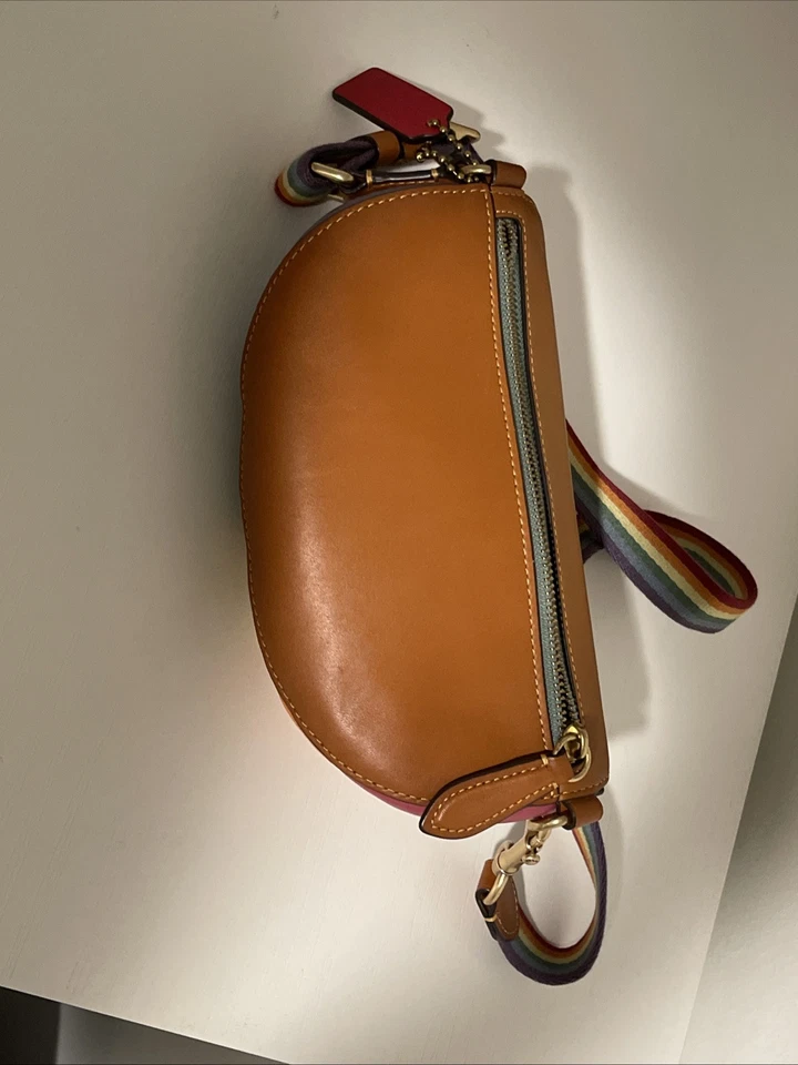 BOLSO COACH ARCO IRIS en excelente estado Foto 3 de 4