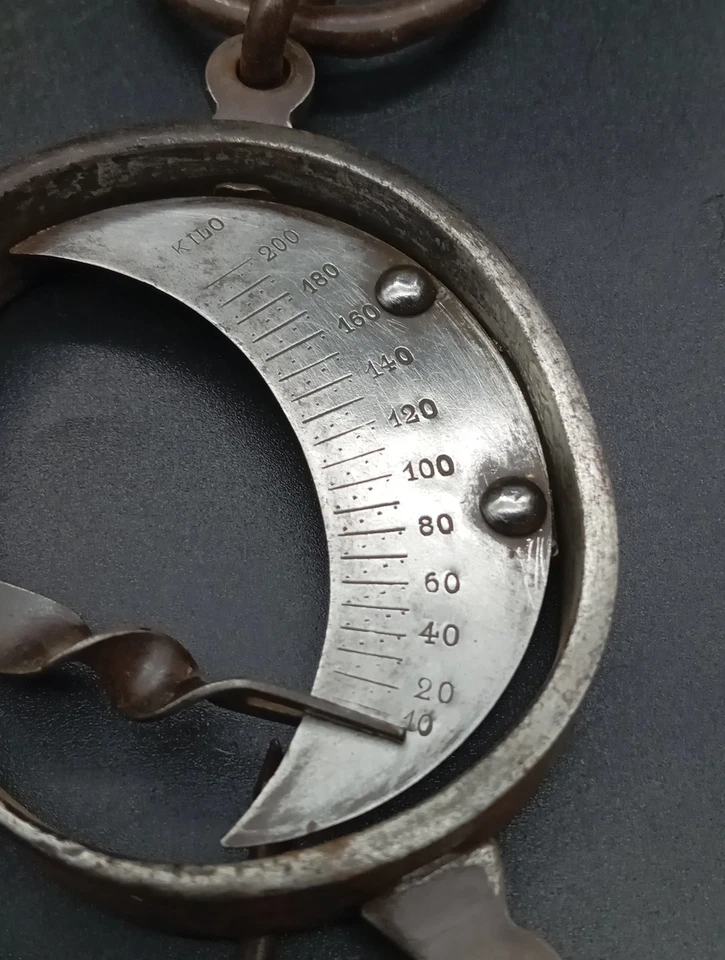 Ancien PESON du XIXe 200Kg en FER FORGE et LAITON - Photo 2/4