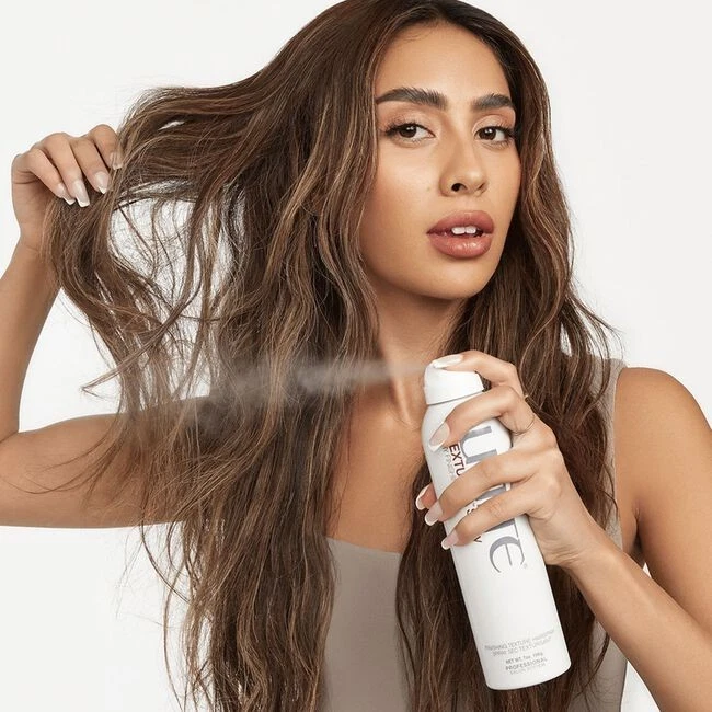 UNITE Texturiza Spray + Boosta Volumizing Spray + 7Seconds Detangler Holiday Box - Image 4 of 4