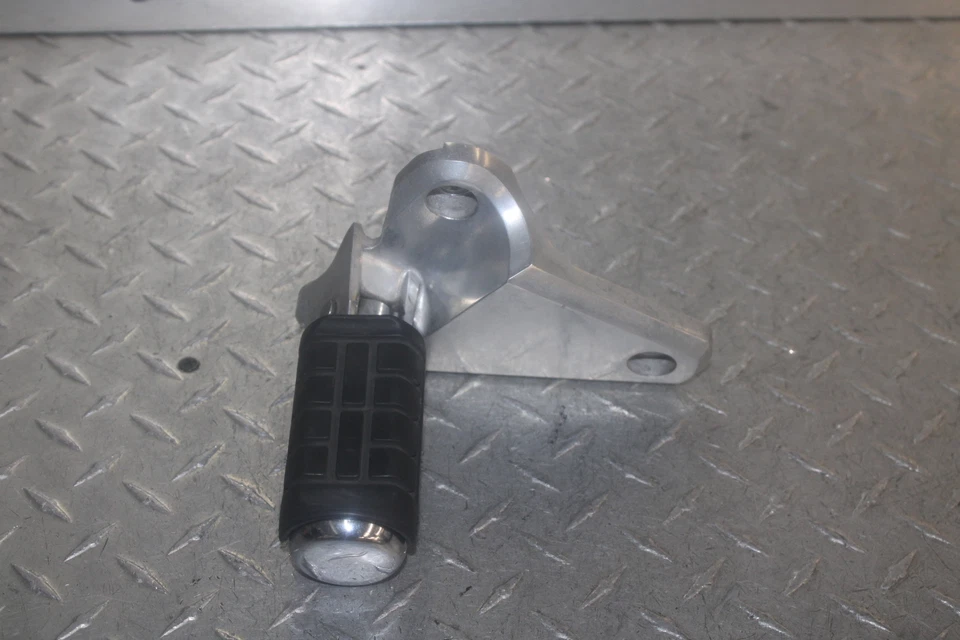 Honda Shadow 700 VT700C 1987 estriba trasera izquierda 50705-MK7-000 Foto 2 de 4