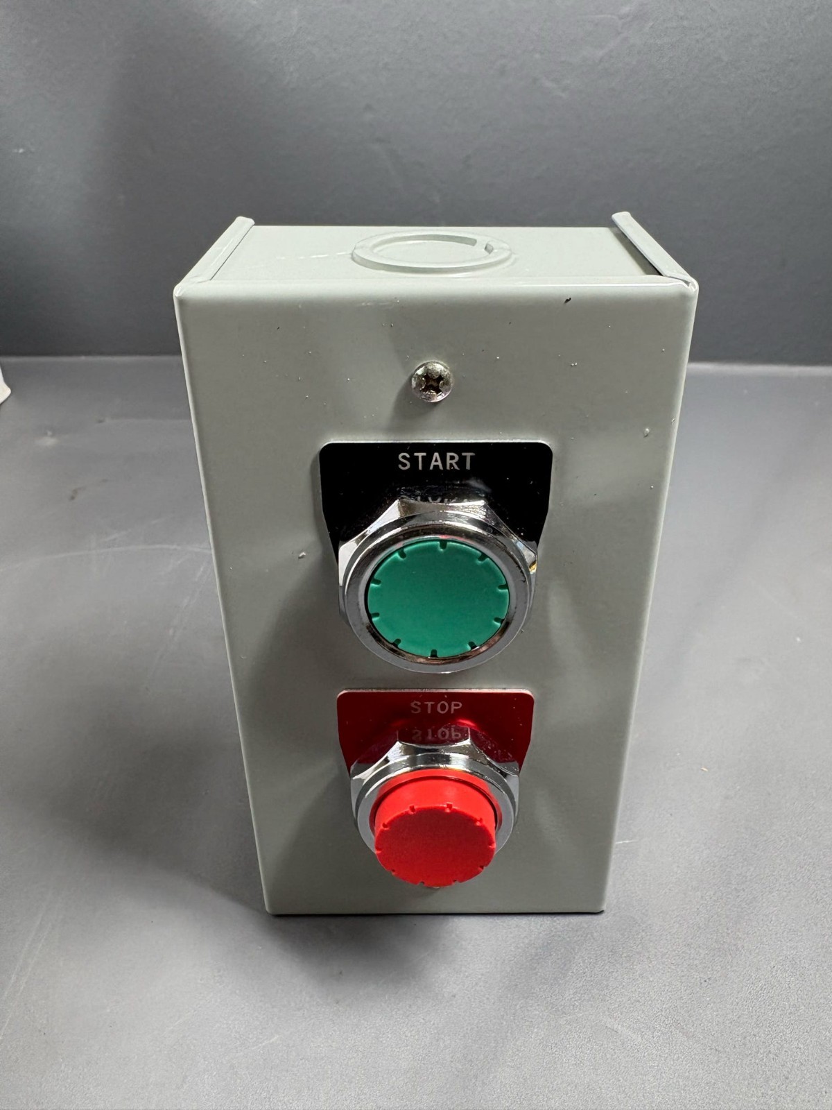 Siemens P30CSM211 30mm Push Button Control Station Start Stop NEMA 1 Open Box